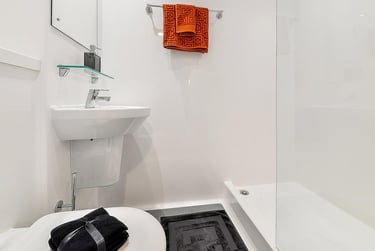 1 bed studio, West Street, Devonshire Green, Sheffield, S14FD - Image 3